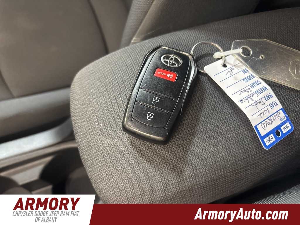 Thumbnail: 2022 Toyota Corolla Cross - 18