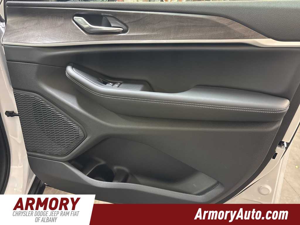 Thumbnail: 2025 Jeep Grand Cherokee - 34