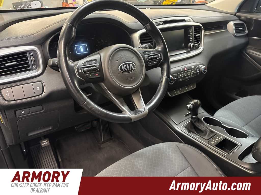 Thumbnail: 2017 Kia Sorento - 9