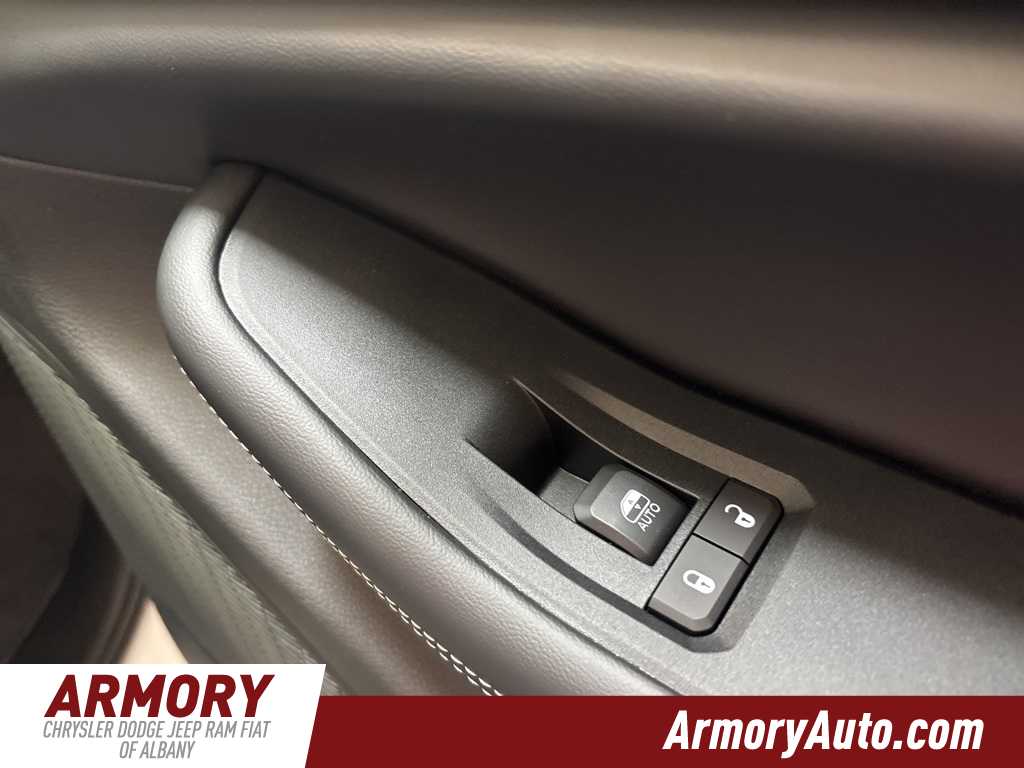 Thumbnail: 2025 Jeep Grand Cherokee - 32