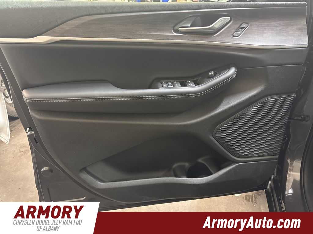 Thumbnail: 2025 Jeep Grand Cherokee - 7