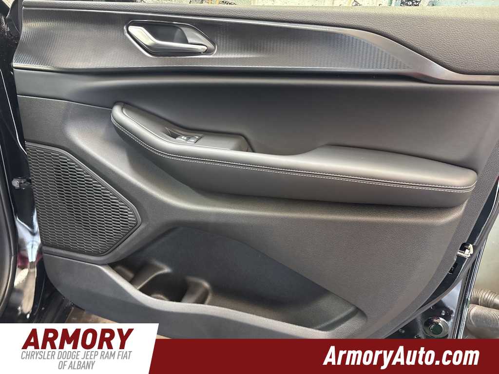 Thumbnail: 2025 Jeep Grand Cherokee - 33