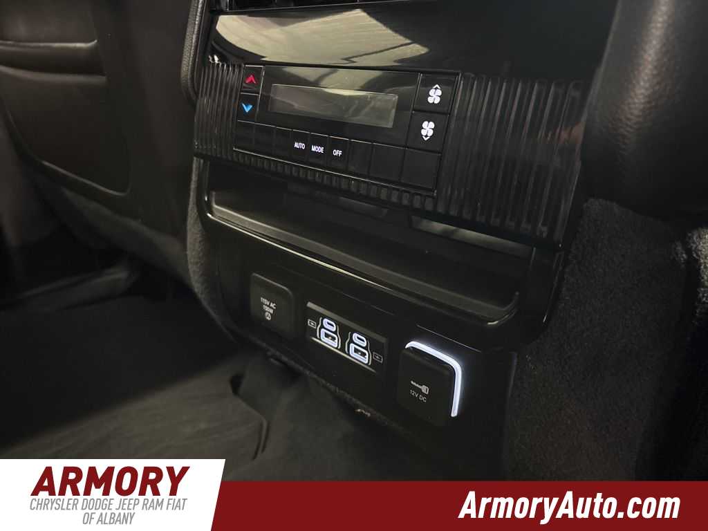 Thumbnail: 2023 Jeep Wagoneer - 41