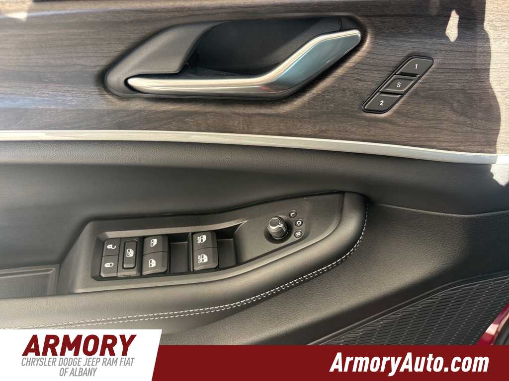 Thumbnail: 2025 Jeep Grand Cherokee - 8