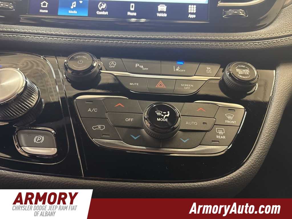 Thumbnail: 2026 Chrysler Pacifica - 17