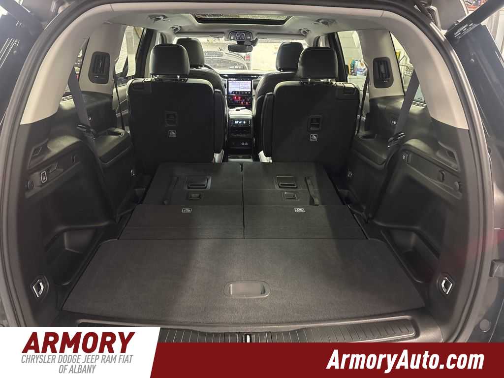 Thumbnail: 2023 Jeep Grand Cherokee L - 35