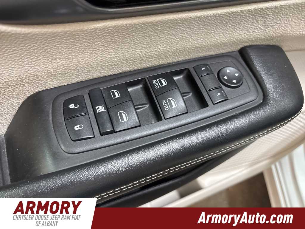 2023 Chrysler Pacifica Touring L 8