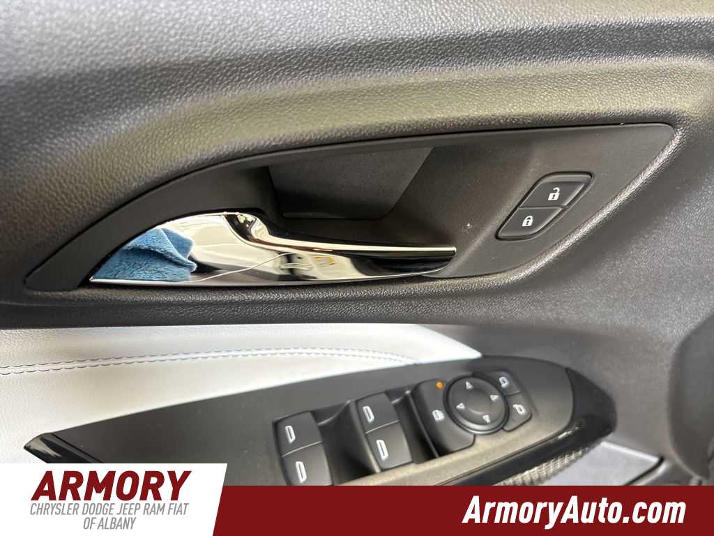 Thumbnail: 2025 Chevrolet Trax - 9