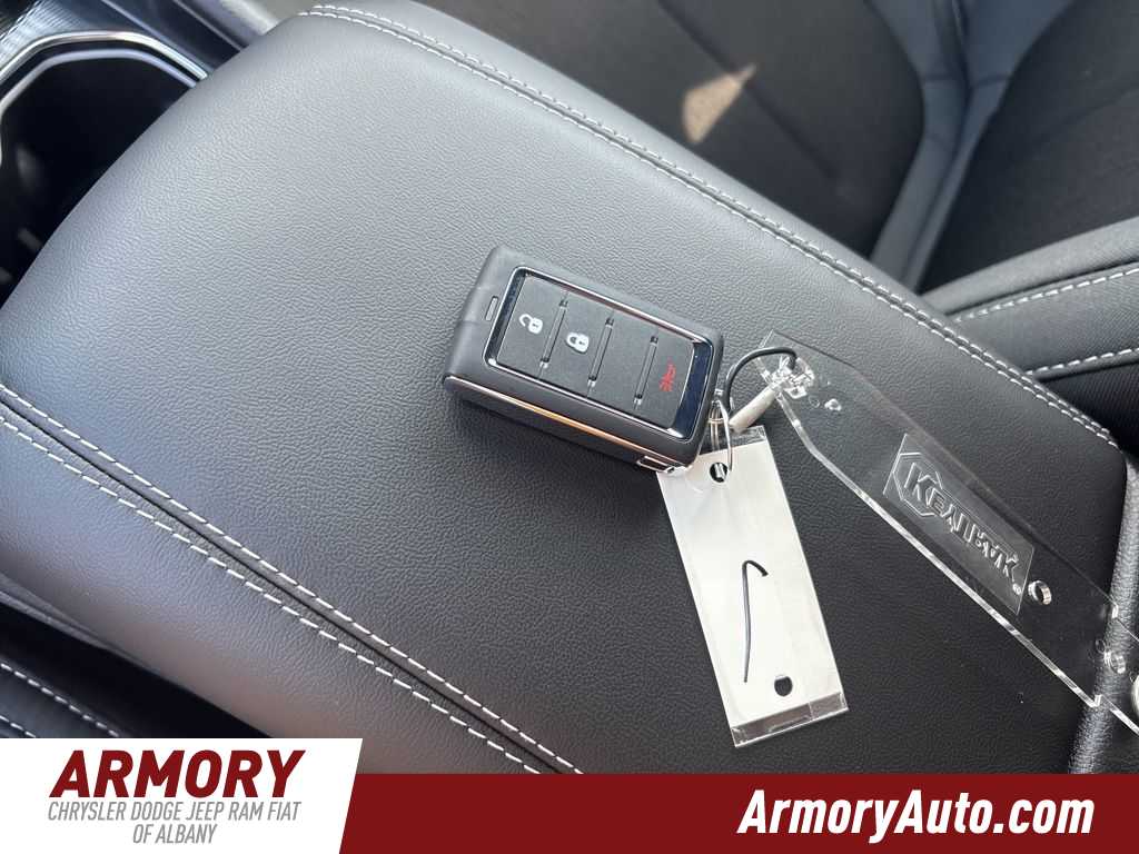 Thumbnail: 2025 Jeep Grand Cherokee - 16