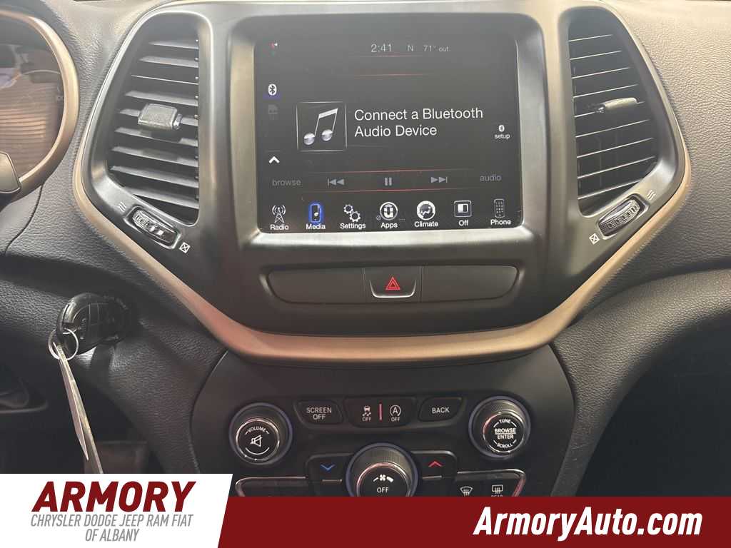 Thumbnail: 2017 Jeep Cherokee - 16