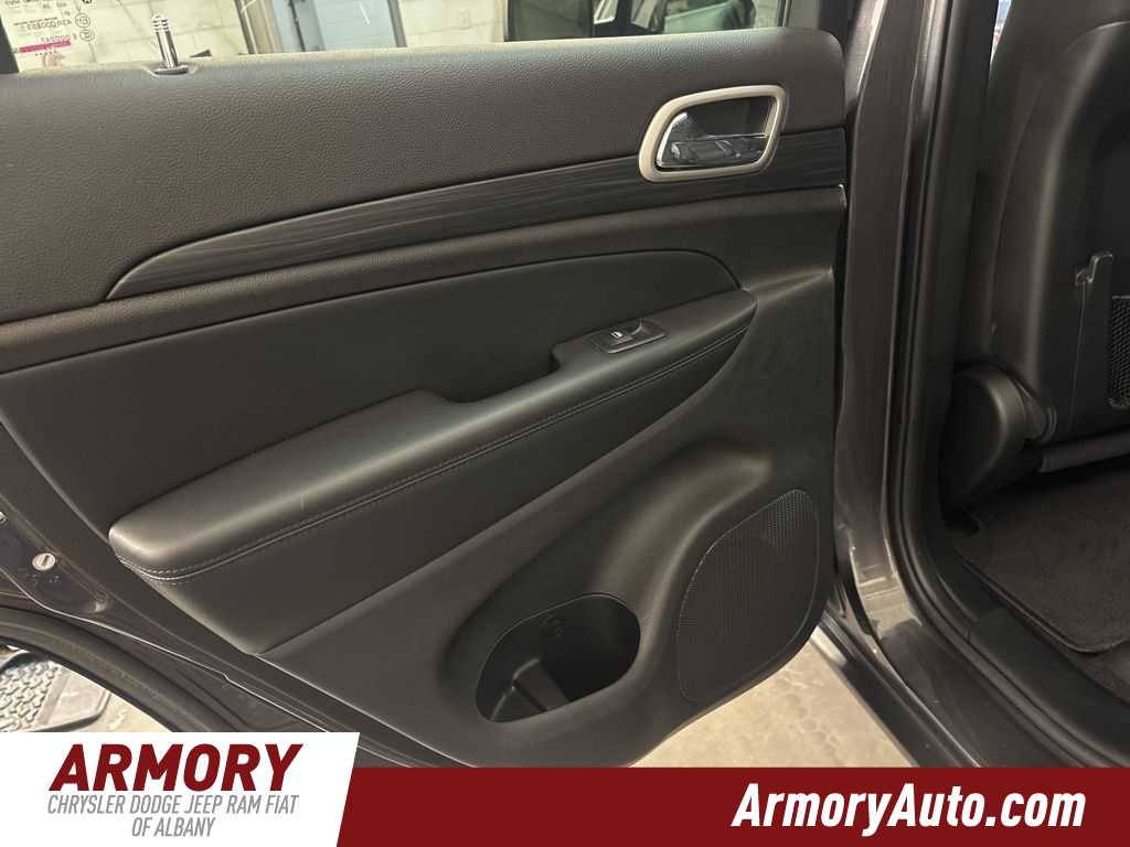 Thumbnail: 2020 Jeep Grand Cherokee - 24