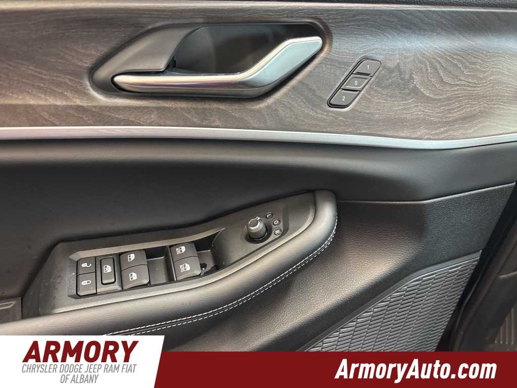 Thumbnail: 2025 Jeep Grand Cherokee - 8