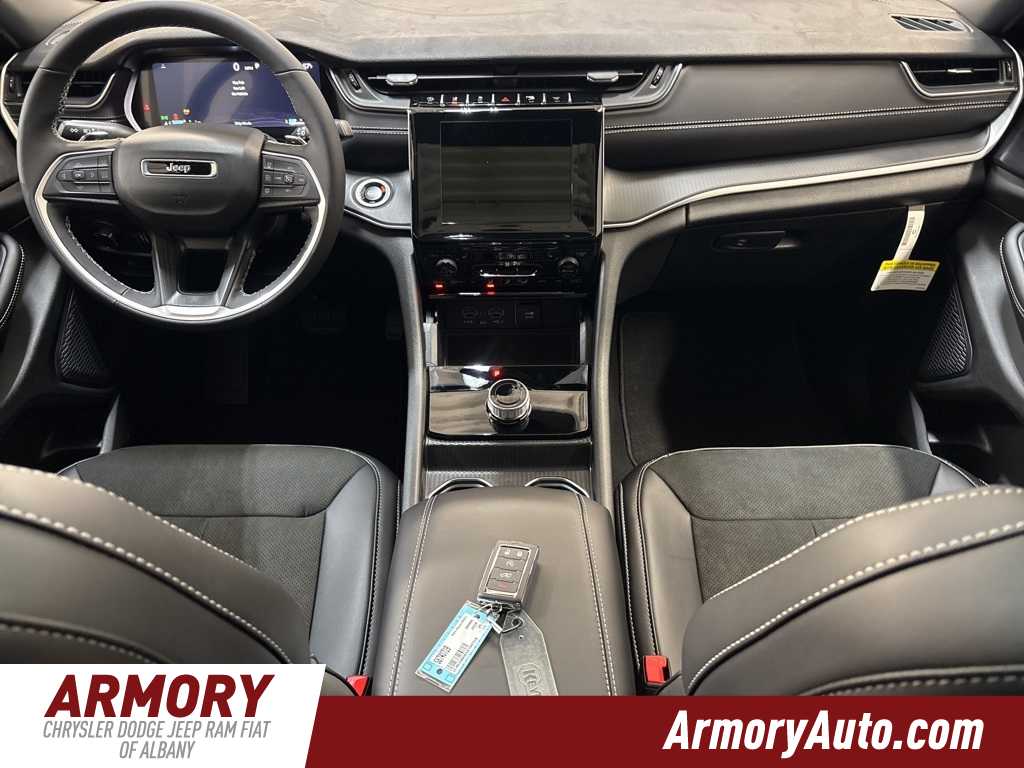 Thumbnail: 2025 Jeep Grand Cherokee - 33