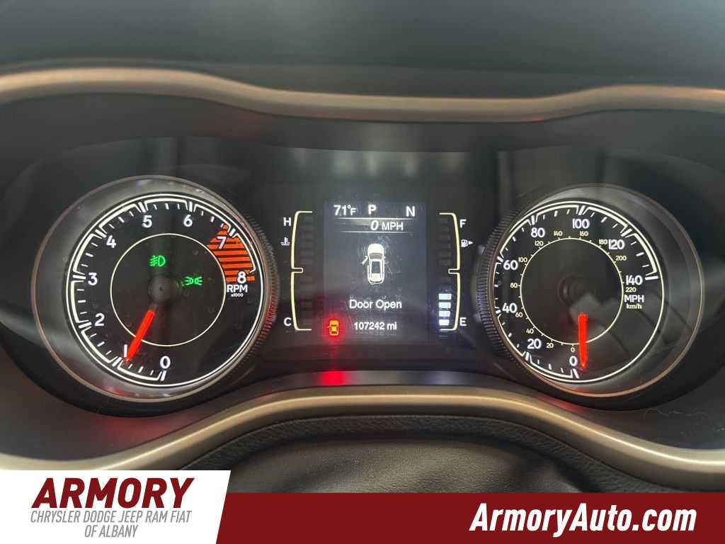 Thumbnail: 2017 Jeep Cherokee - 14