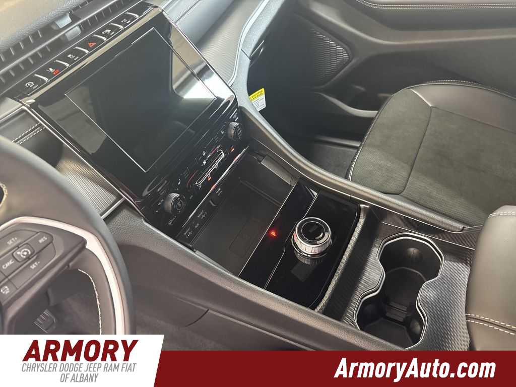 Thumbnail: 2025 Jeep Grand Cherokee - 15