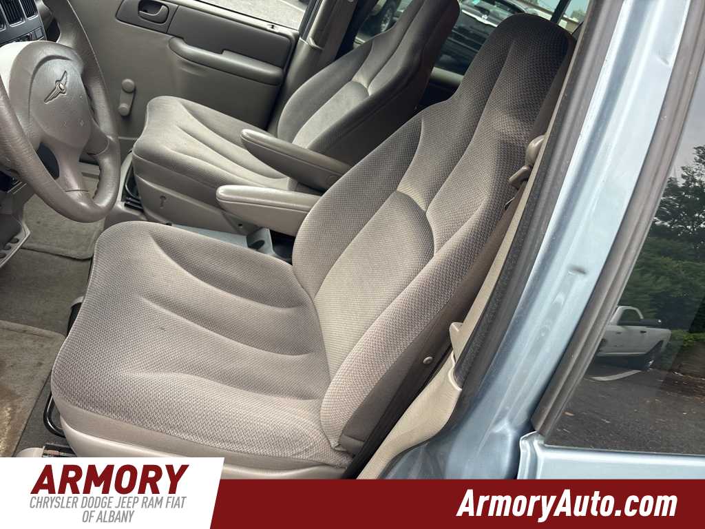 Thumbnail: 2002 Chrysler Voyager - 9