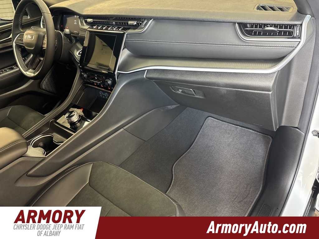 Thumbnail: 2025 Jeep Grand Cherokee - 33