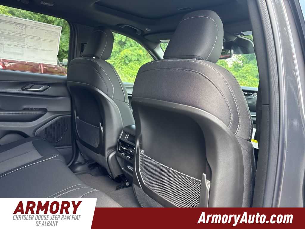 Thumbnail: 2025 Jeep Grand Cherokee - 28