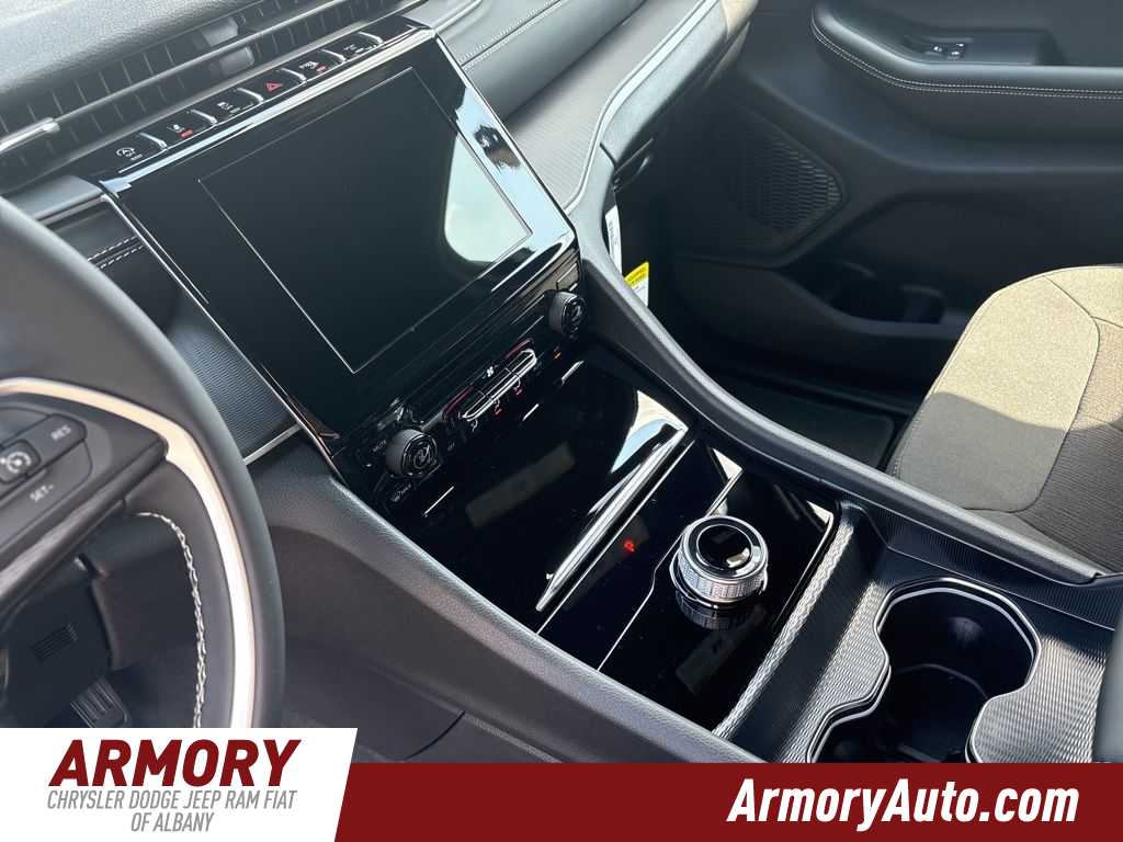 Thumbnail: 2025 Jeep Grand Cherokee - 15