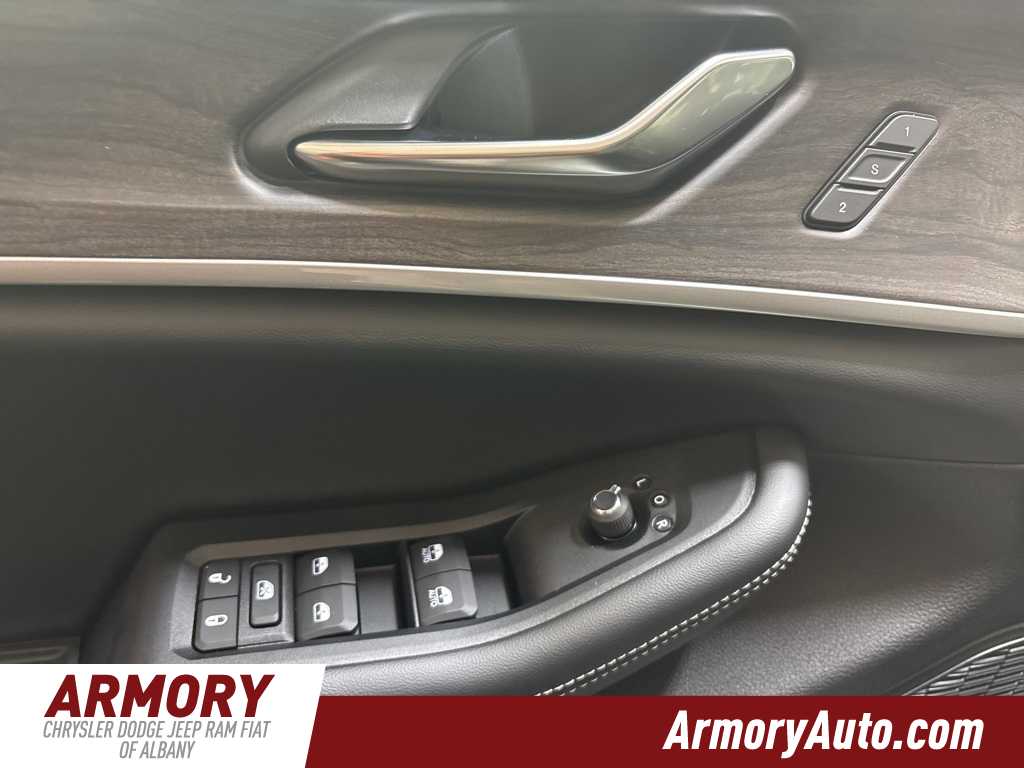 Thumbnail: 2025 Jeep Grand Cherokee - 8