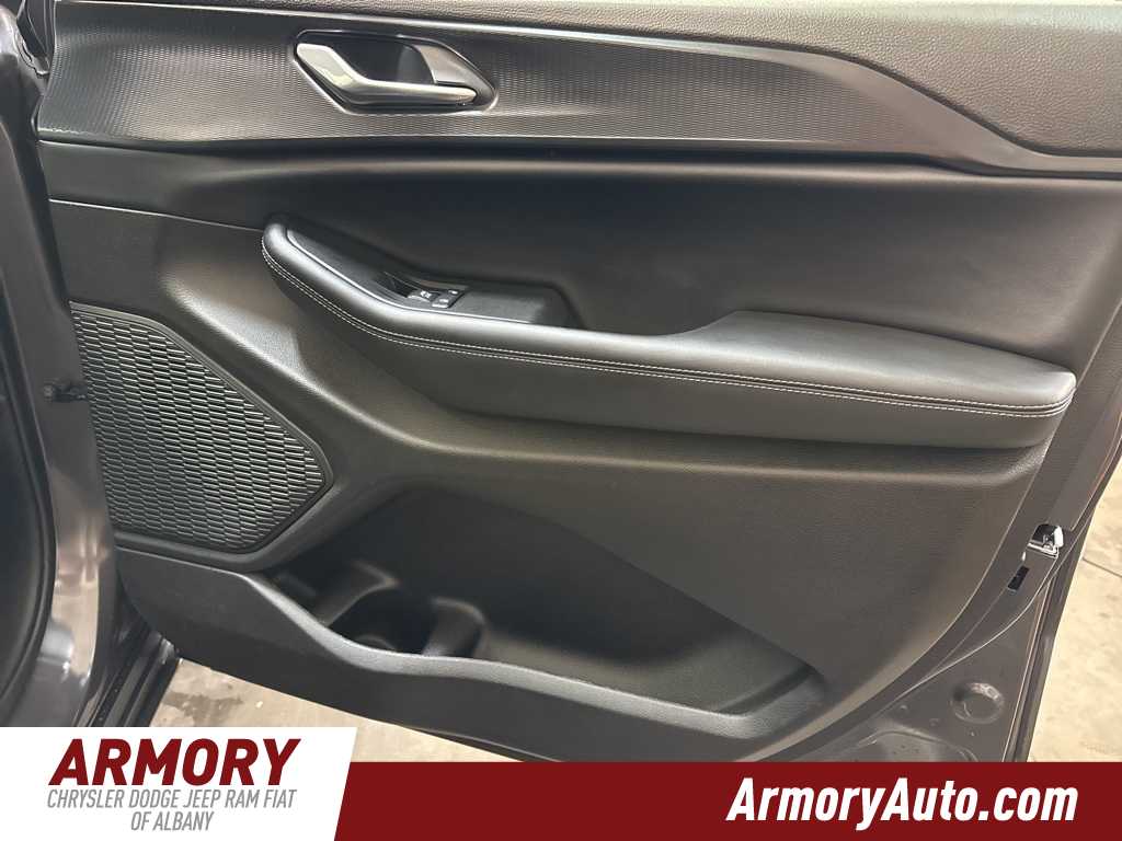 Thumbnail: 2025 Jeep Grand Cherokee - 35