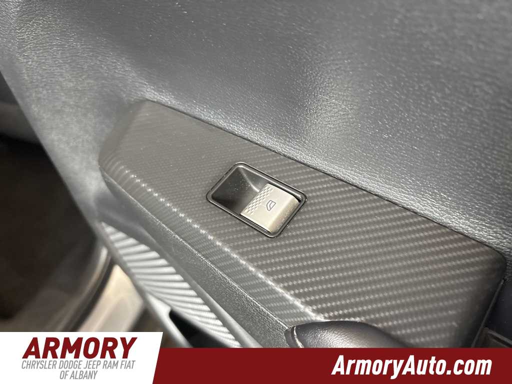 Thumbnail: 2022 Mitsubishi Outlander - 36