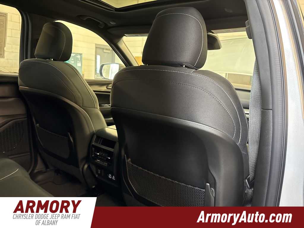 Thumbnail: 2026 Jeep Grand Cherokee - 35