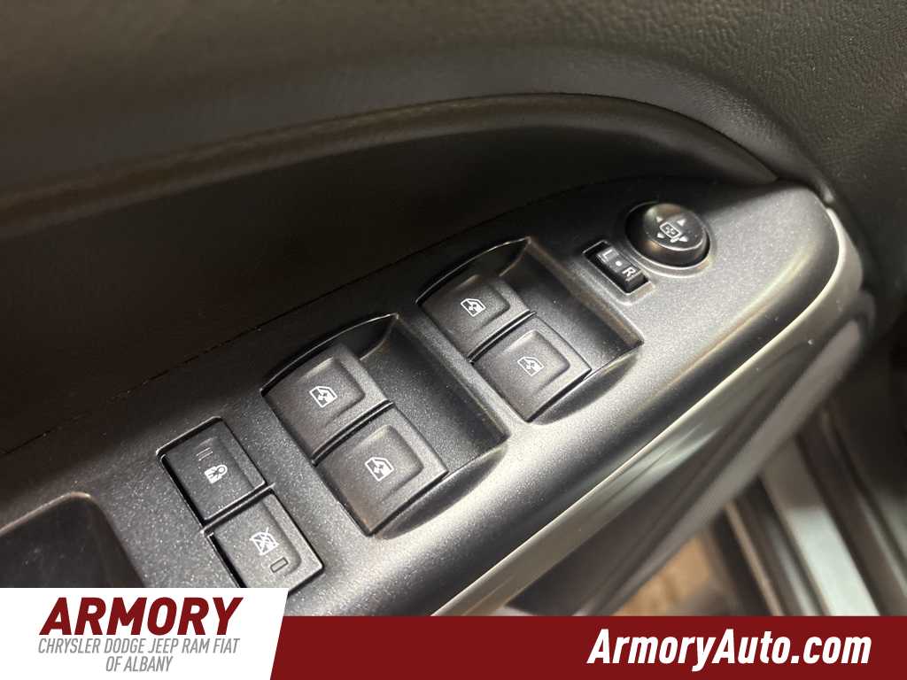 Thumbnail: 2022 Chevrolet Colorado - 8