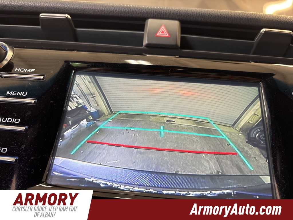 2018 Toyota Camry SE 18