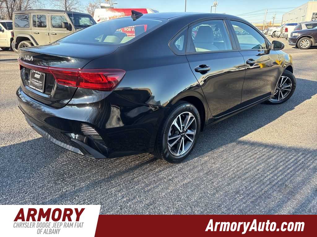 Thumbnail: 2023 Kia Forte - 3