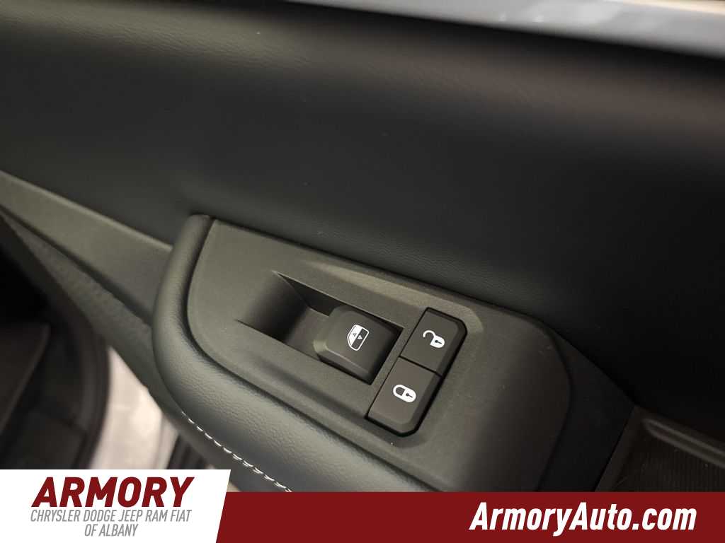 Thumbnail: 2025 Jeep Grand Cherokee - 31