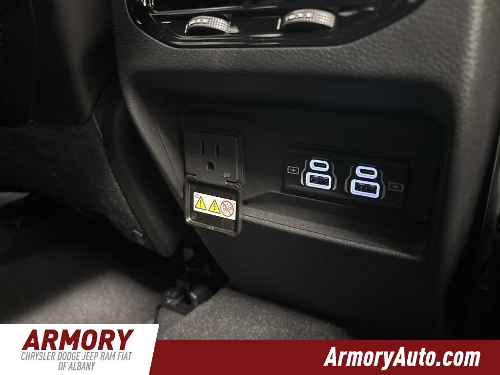 Thumbnail: 2025 Jeep Grand Cherokee - 34