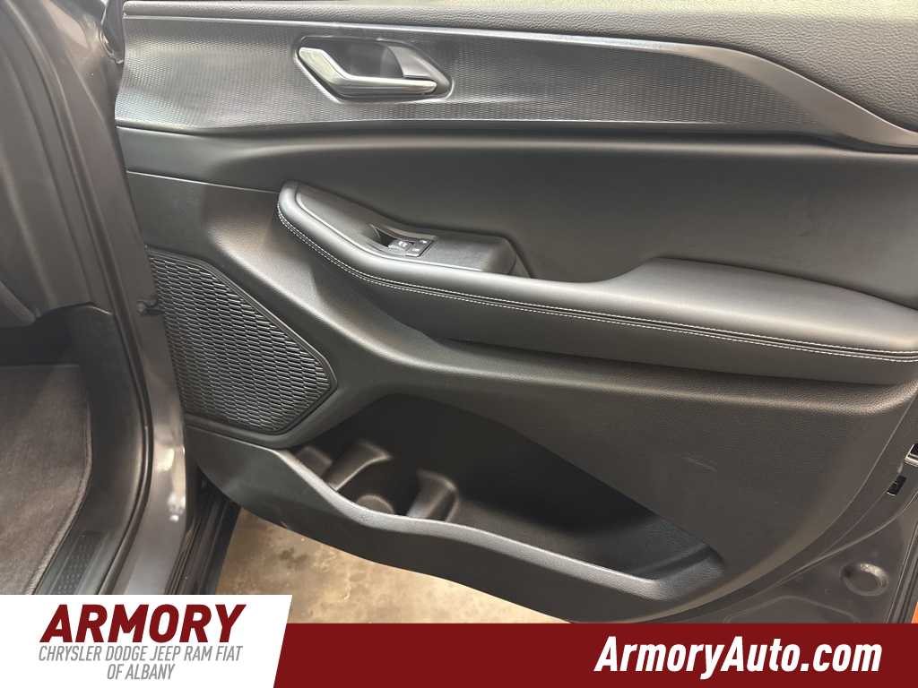 Thumbnail: 2025 Jeep Grand Cherokee - 37