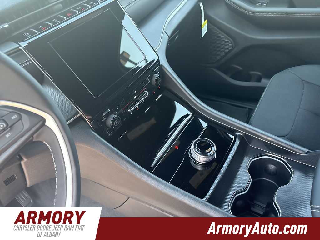 Thumbnail: 2025 Jeep Grand Cherokee L - 15