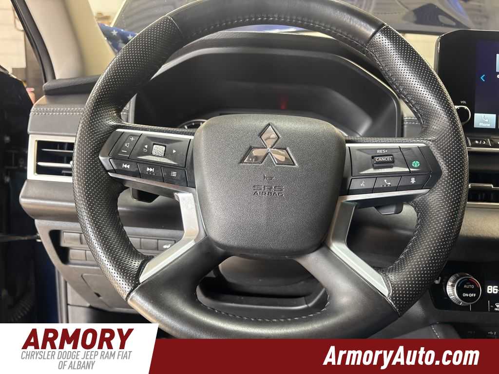 Thumbnail: 2024 Mitsubishi Outlander - 14