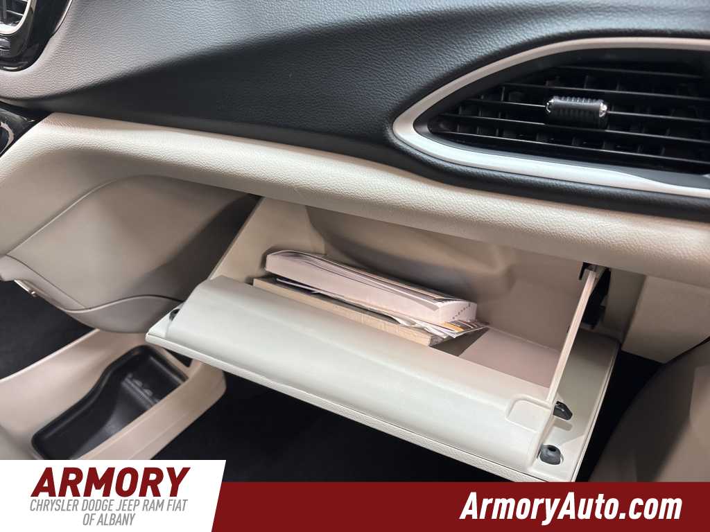 2023 Chrysler Pacifica Touring L 45