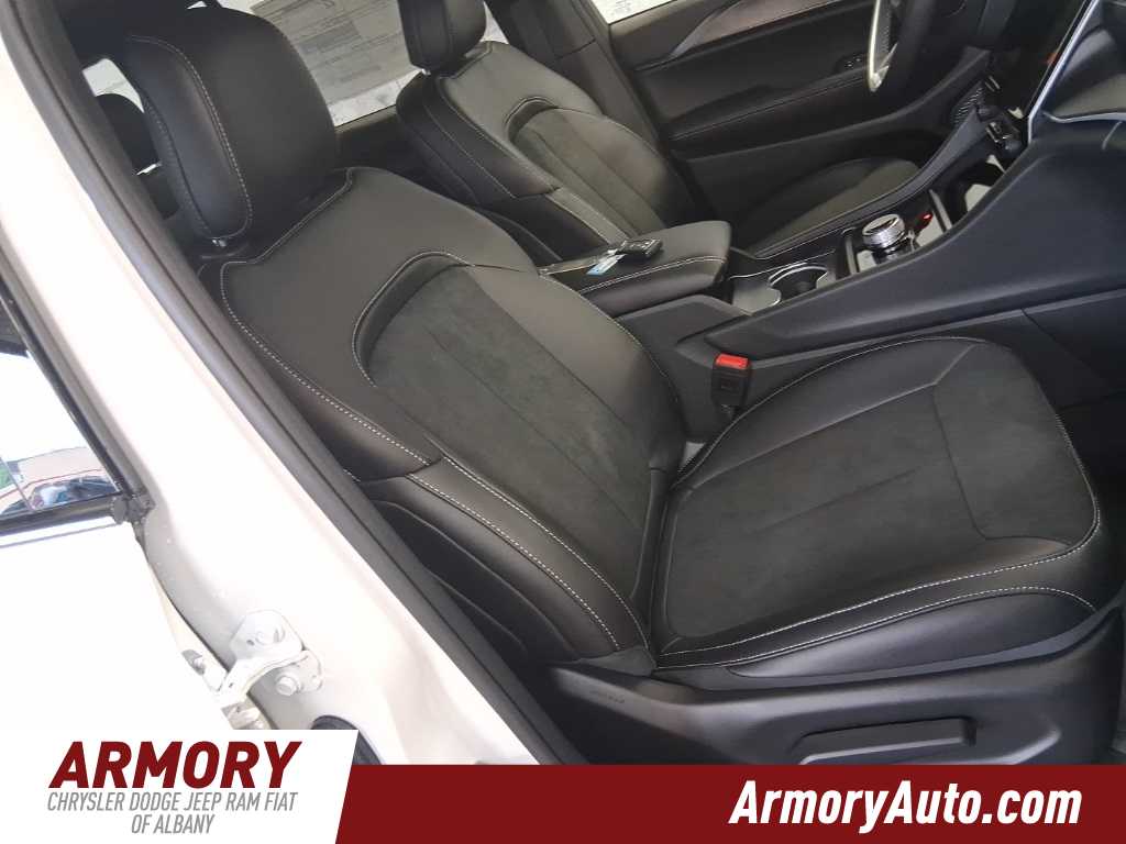 Thumbnail: 2025 Jeep Grand Cherokee - 34