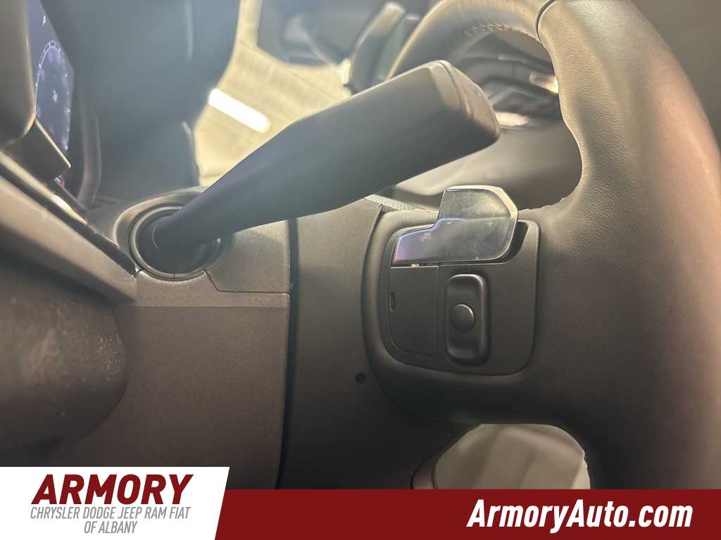 Thumbnail: 2022 Jeep Grand Cherokee - 12