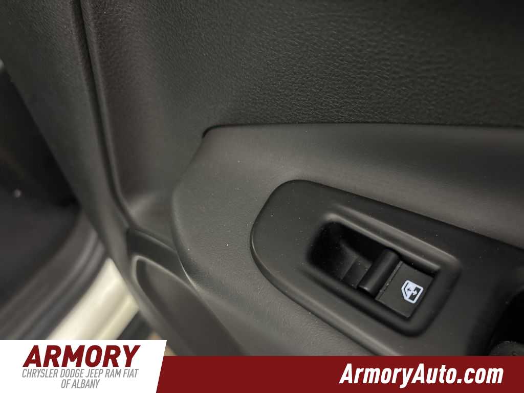 Thumbnail: 2023 Jeep Renegade - 27