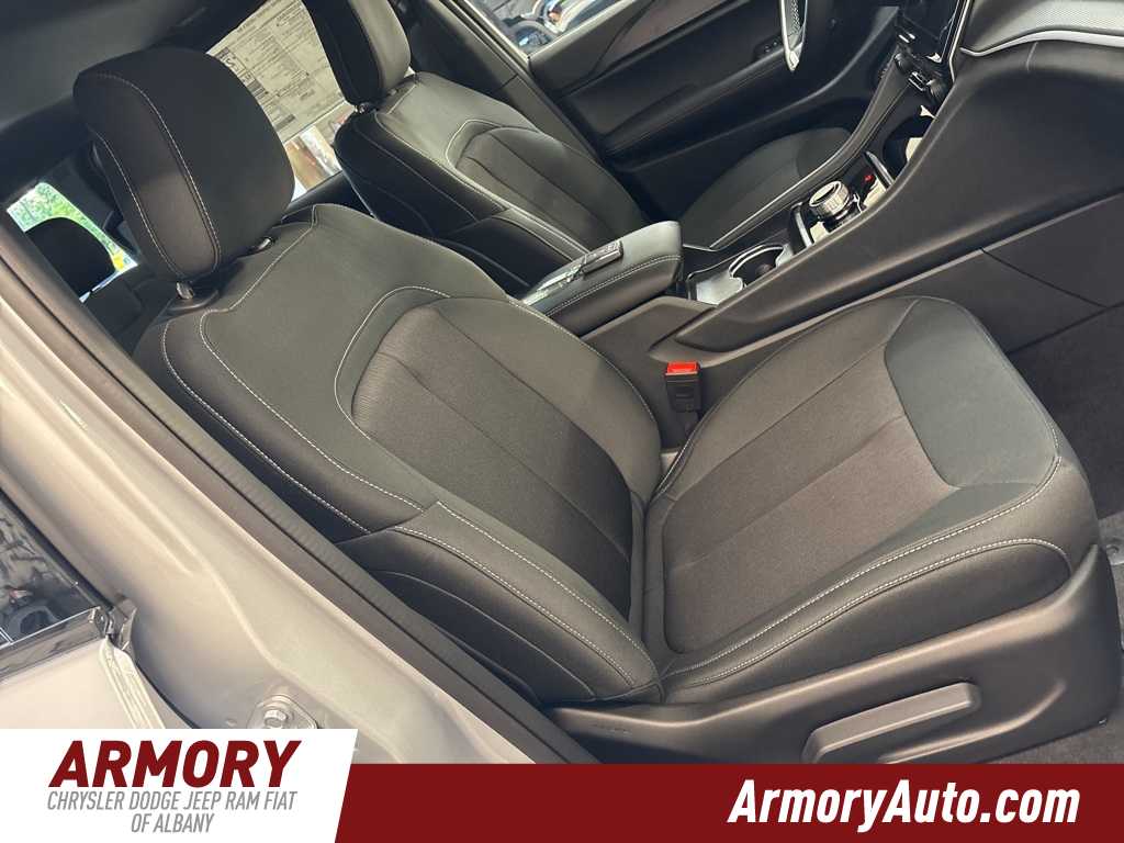 Thumbnail: 2025 Jeep Grand Cherokee - 37