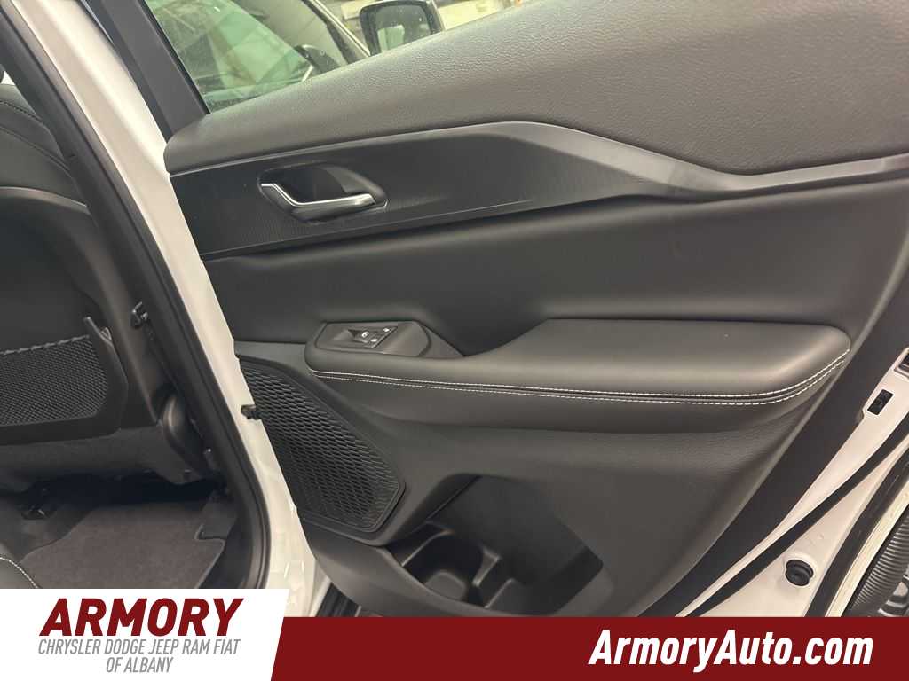 Thumbnail: 2026 Jeep Grand Cherokee - 31