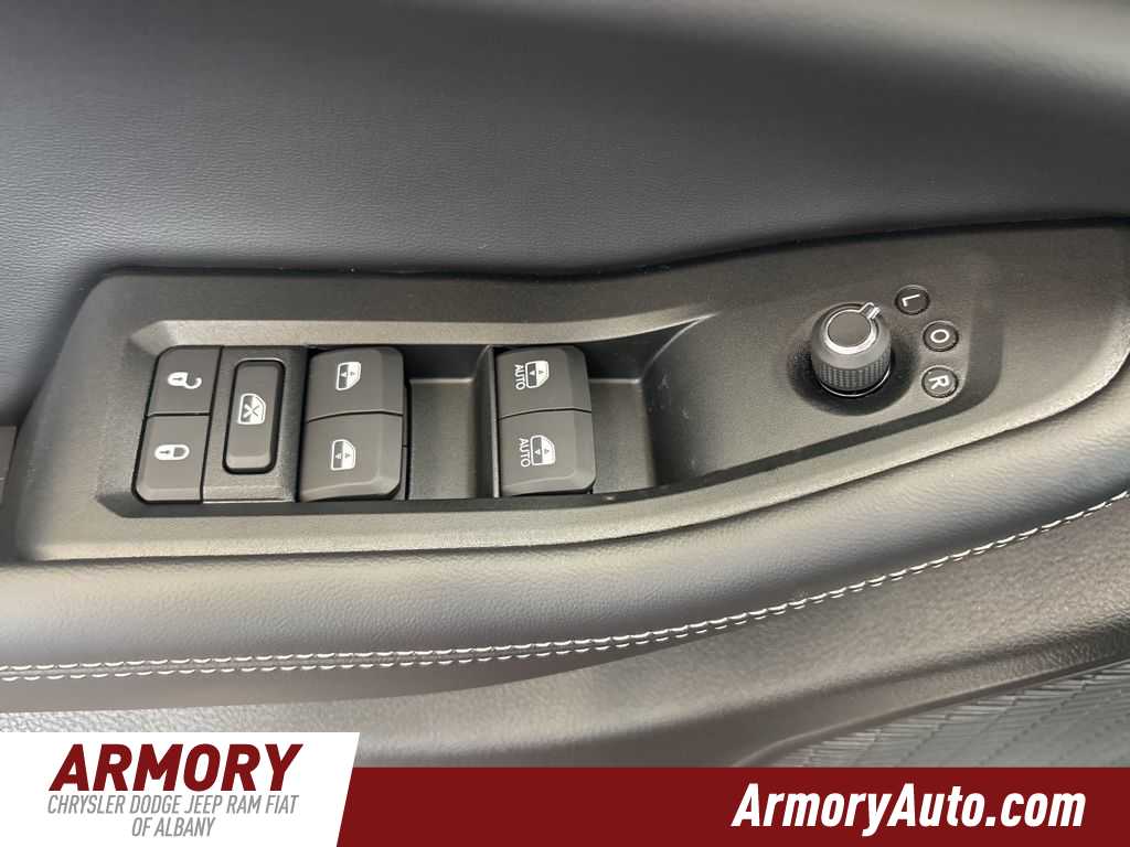 Thumbnail: 2025 Jeep Grand Cherokee - 8