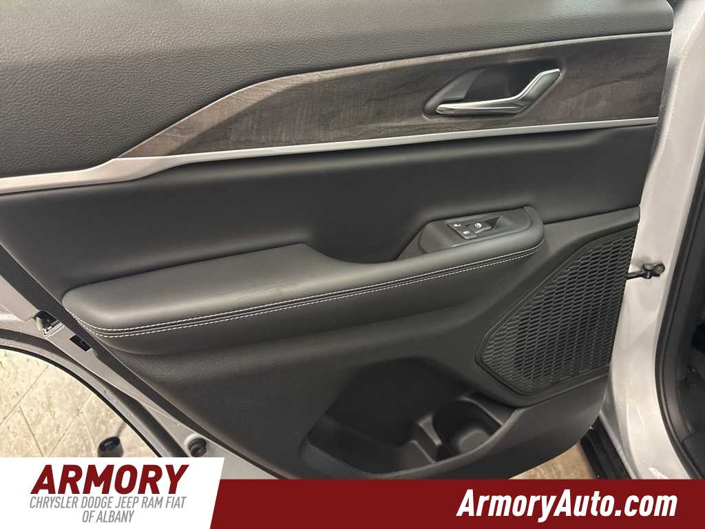 Thumbnail: 2025 Jeep Grand Cherokee - 23