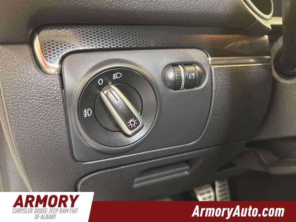 Thumbnail: 2013 Volkswagen Golf - 12