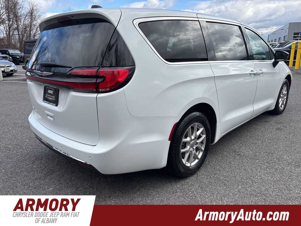 Thumbnail: 2024 Chrysler Pacifica - 4