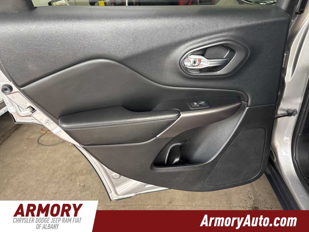 Thumbnail: 2019 Jeep Cherokee - 27