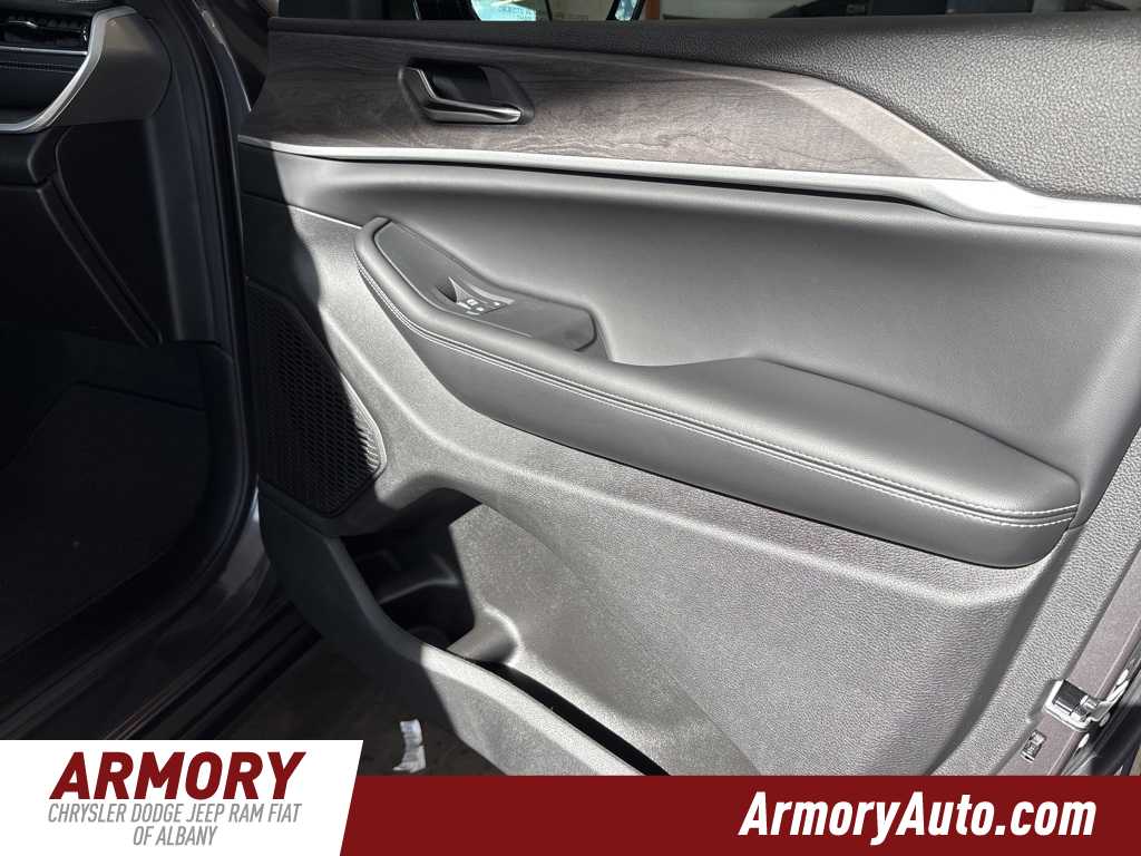 Thumbnail: 2025 Jeep Grand Cherokee - 33