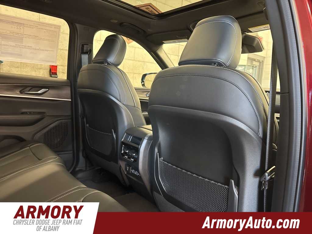 Thumbnail: 2025 Jeep Grand Cherokee - 30