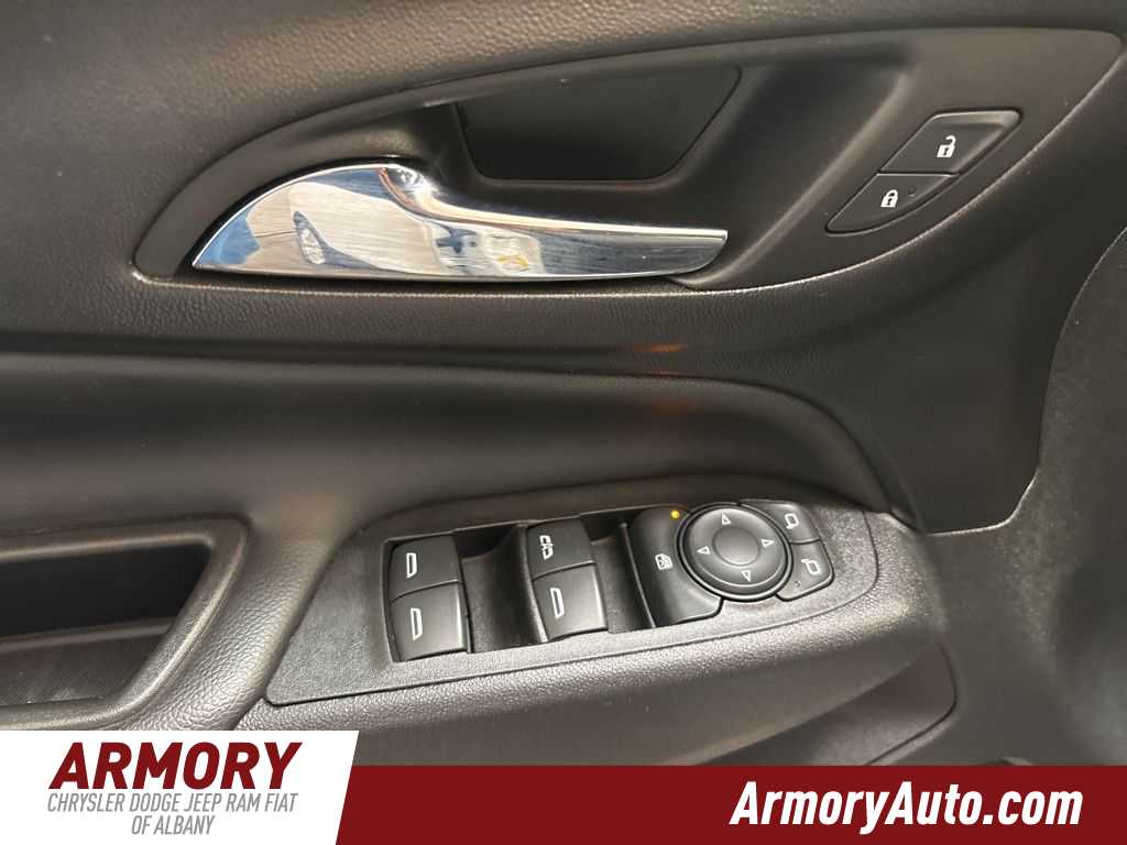 Thumbnail: 2022 Chevrolet Equinox - 8