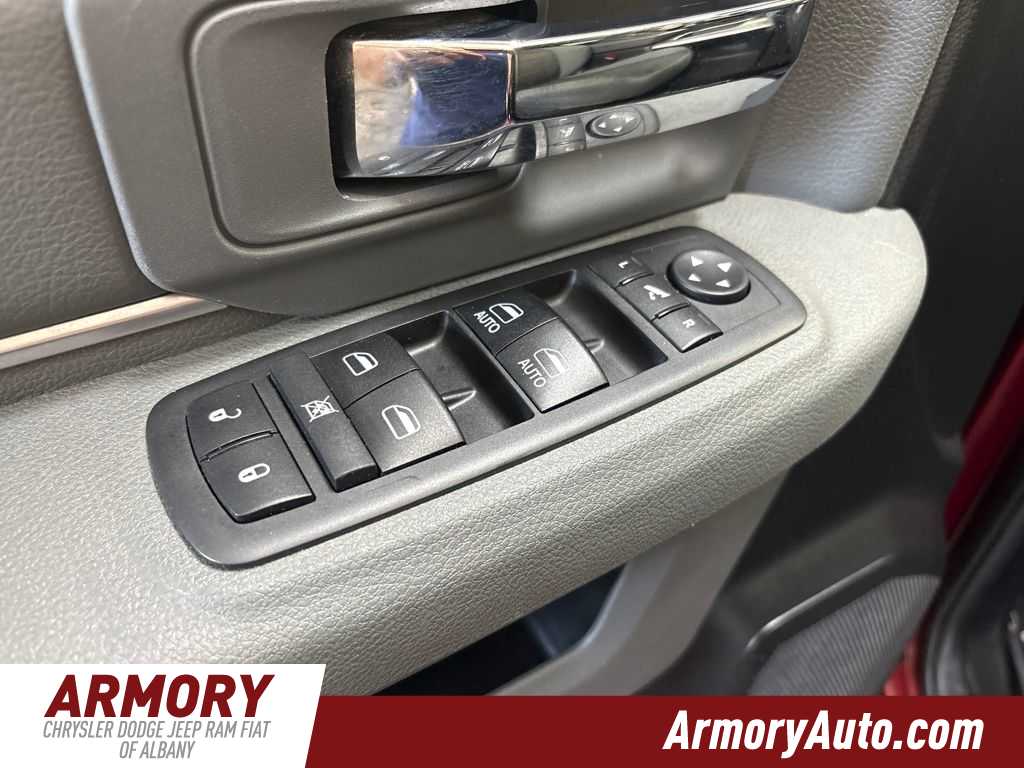 Thumbnail: 2019 RAM 1500 Classic - 8